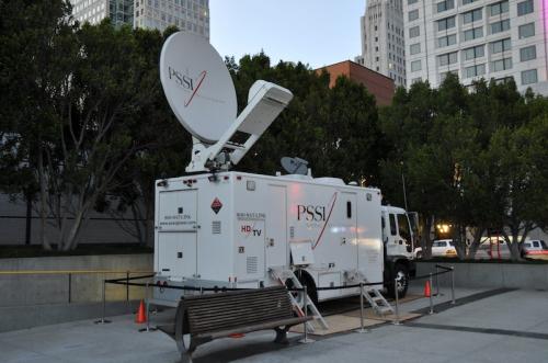 apple_satellite_truck